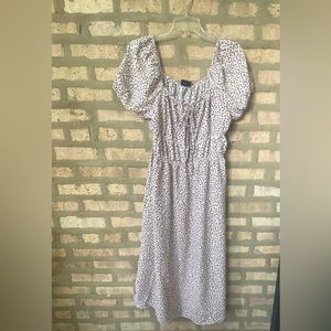 Who What Wear Off White and Black Floral Print Square Neck Midi Dress - Medium